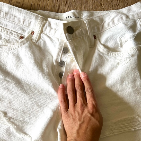 Aritzia The Denim Forum The ex-boyfriend shorts white denim 25 - Picture 3 of 9